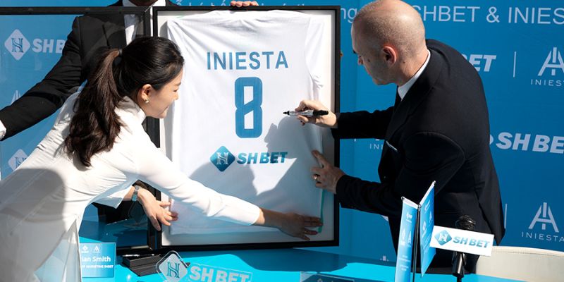 Shbet thành công ký kết hợp đồng cùng Andrés Iniesta